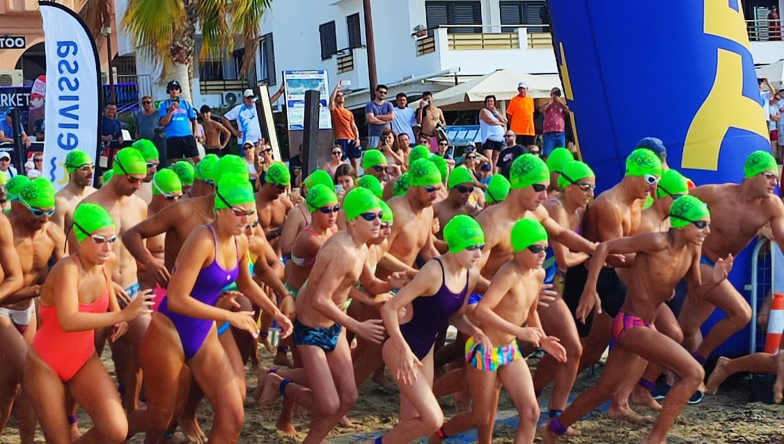 noticias náuticas, actualidad náutica, javier cardona, susana sevillano, natación, travesía a nado, 