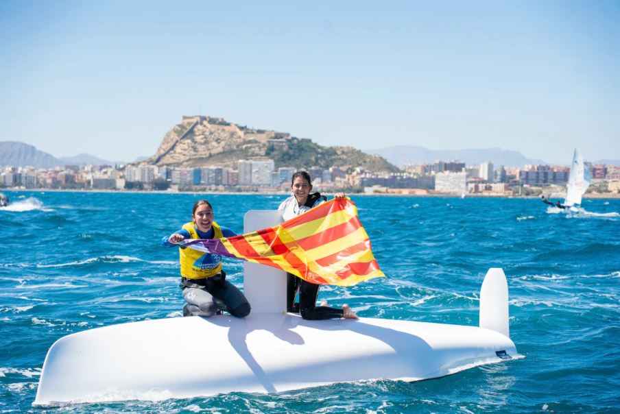 noticias náuticas, actualidad náutica, Neus Fernández, Martina Gomila, cna, club nàutic s'arenal, 42