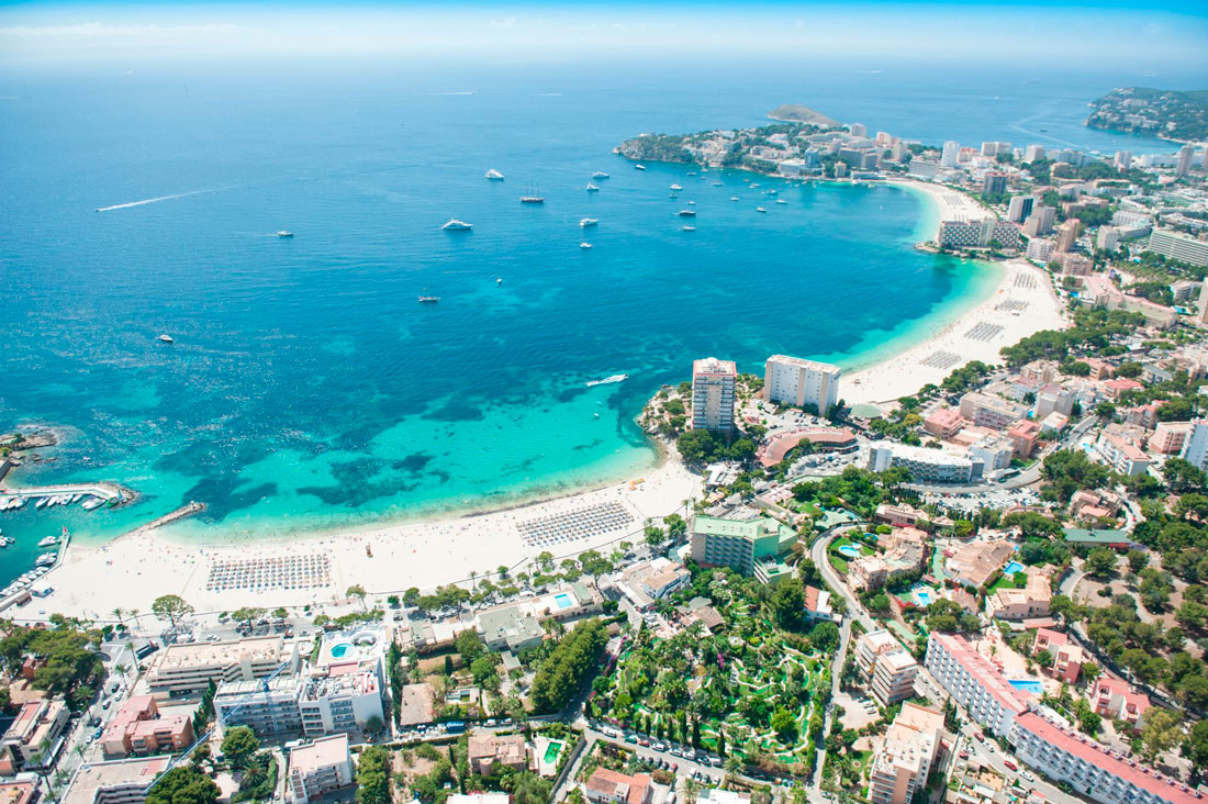 Calvià ya permite consultar en tiempo real el aforo de seis de sus playas