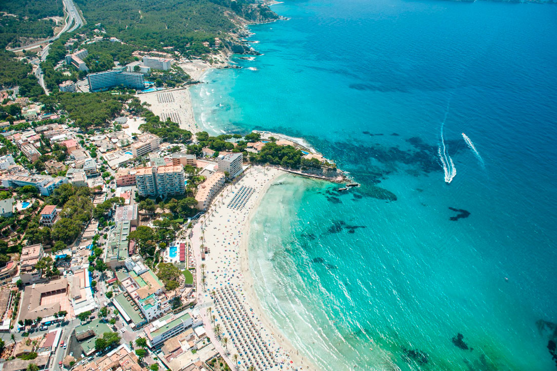 Calvià ya permite consultar en tiempo real el aforo de seis de sus playas