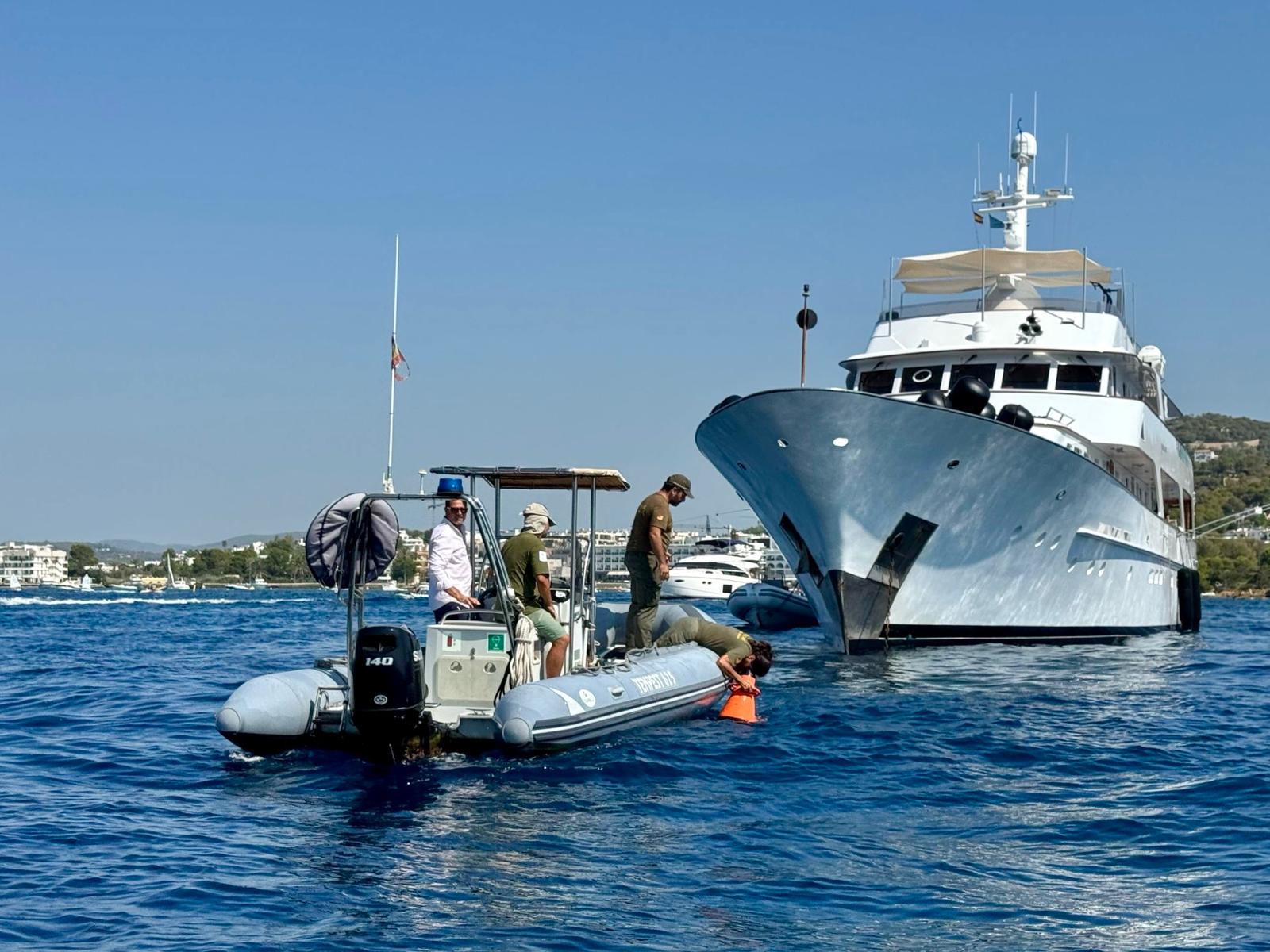 noticias náuticas, actualidad náutica, posidonia, bahía de talamanca, ibiza, fondeo ilegal, medio am