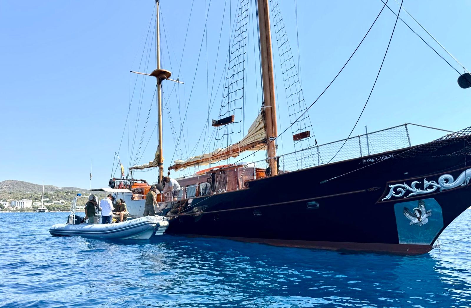 noticias náuticas, actualidad náutica, posidonia, bahía de talamanca, ibiza, fondeo ilegal, medio am