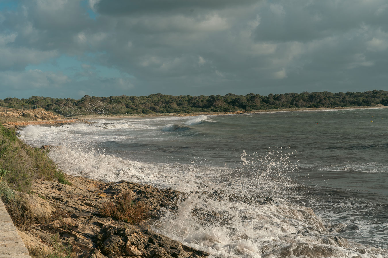 Chubascos, viento y mala mar: así será el fin de semana en Baleares