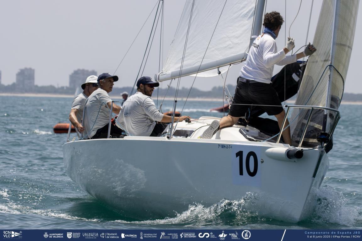 noticias náuticas, actualidad náutica, les roches menorca team, regata, vela, embarcación, j80, camp