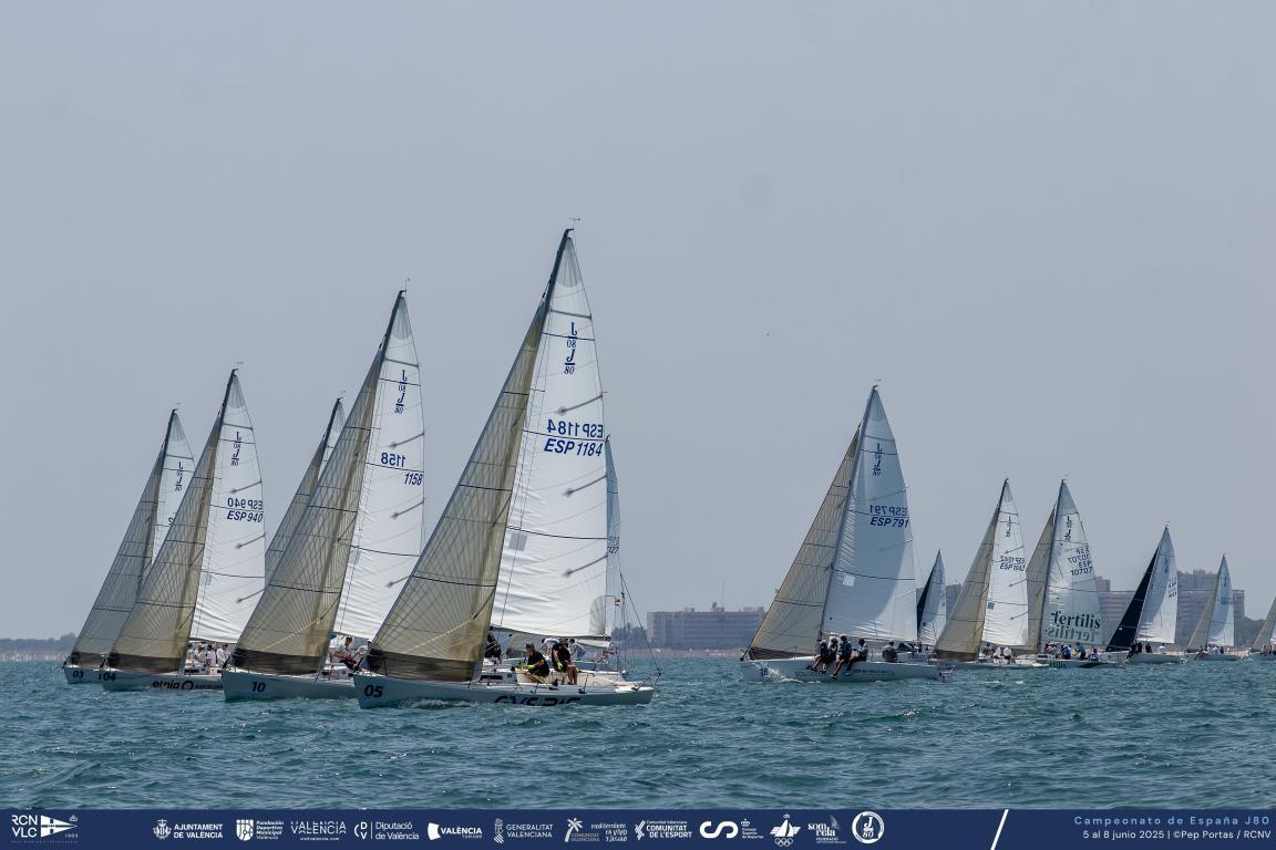 noticias náuticas, actualidad náutica, les roches menorca team, regata, vela, embarcación, j80, camp