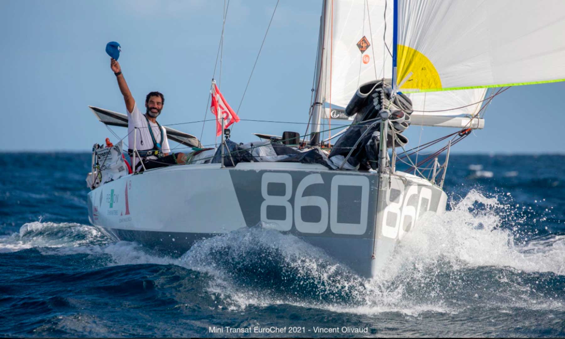 El mallorquín José Linares culmina la Mini Transat, una de las regatas más duras del mundo