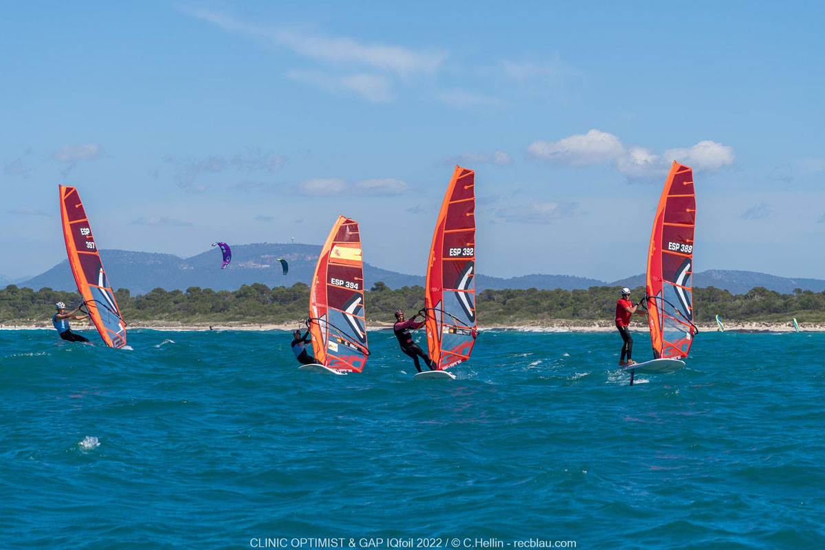 Los mejores iqfoilers y windsurfistas de Baleares se disputan el título en Sa Ràpita