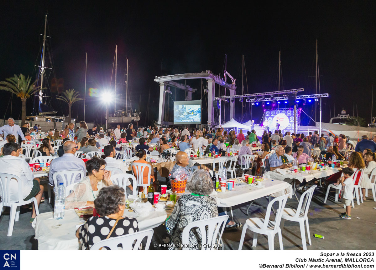 More than a thousand people were reunited at the Cena a la Fresca at the Club Nàutic S’Arenal