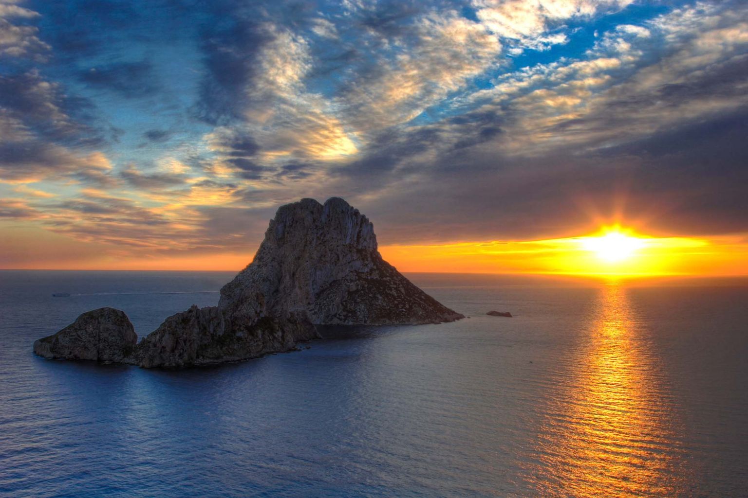 actualidad náutica, noticias náuticas, historias, leyendas, es vedrà, ibiza, islote, magia, magnetis