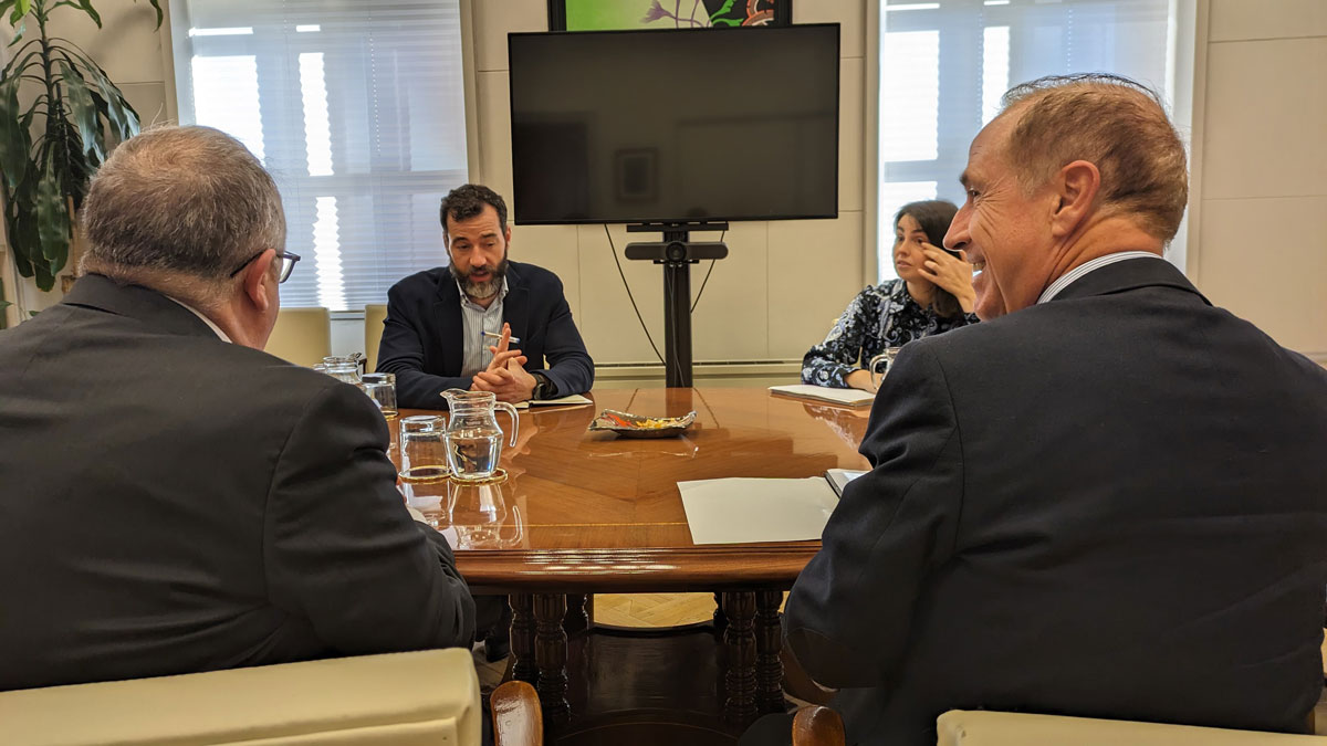 El conseller del Mar y del Ciclo del Agua, Juan Manuel Lafuente, y el director general de Ports y Tr