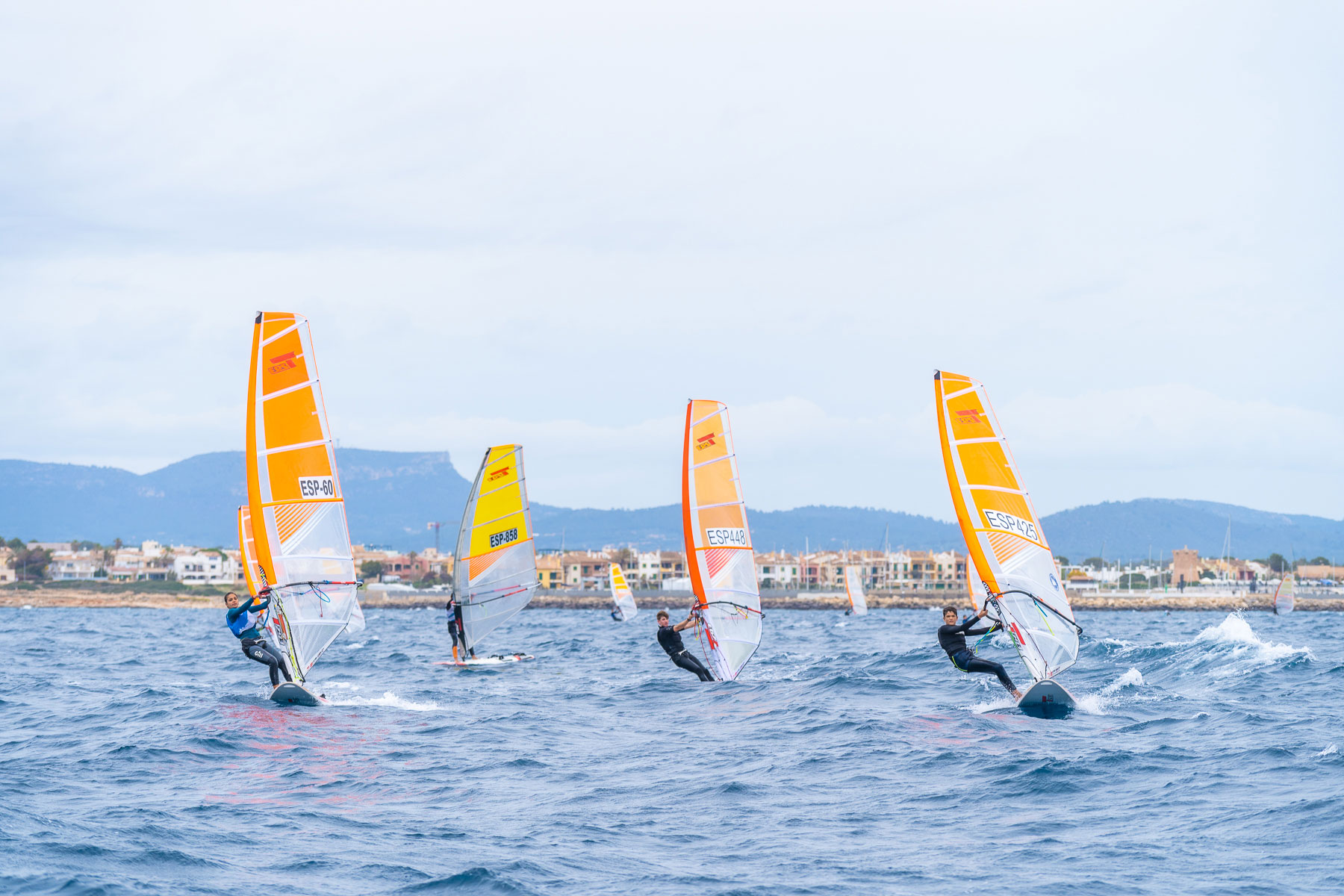 Los regatistas baleares comienzan el asalto a la X Comunitat Valenciana Olympic Week