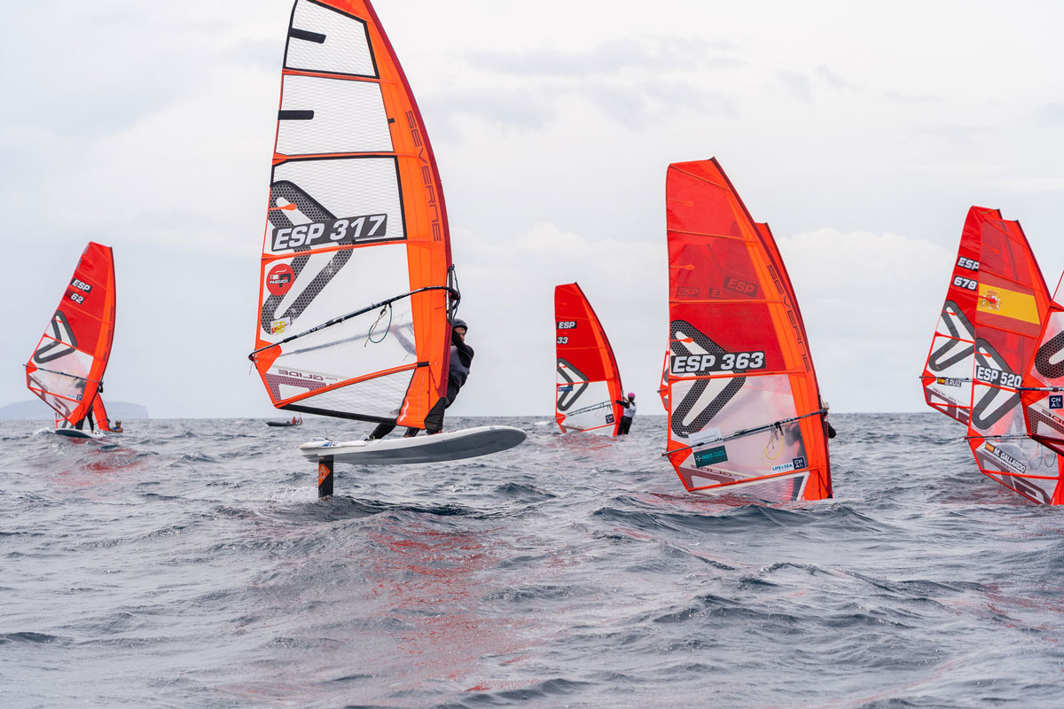 Los regatistas baleares comienzan el asalto a la X Comunitat Valenciana Olympic Week