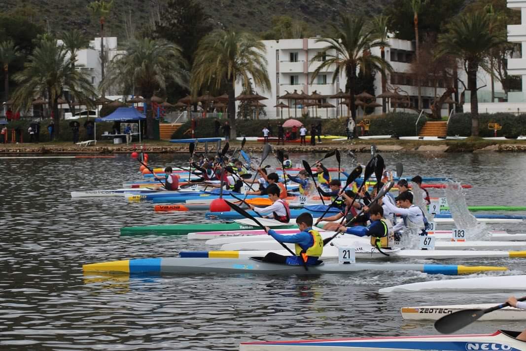 Los palistas baleares combaten el frío y la lluvia en el Campeonato de Jóvenes Promesas y Senior
