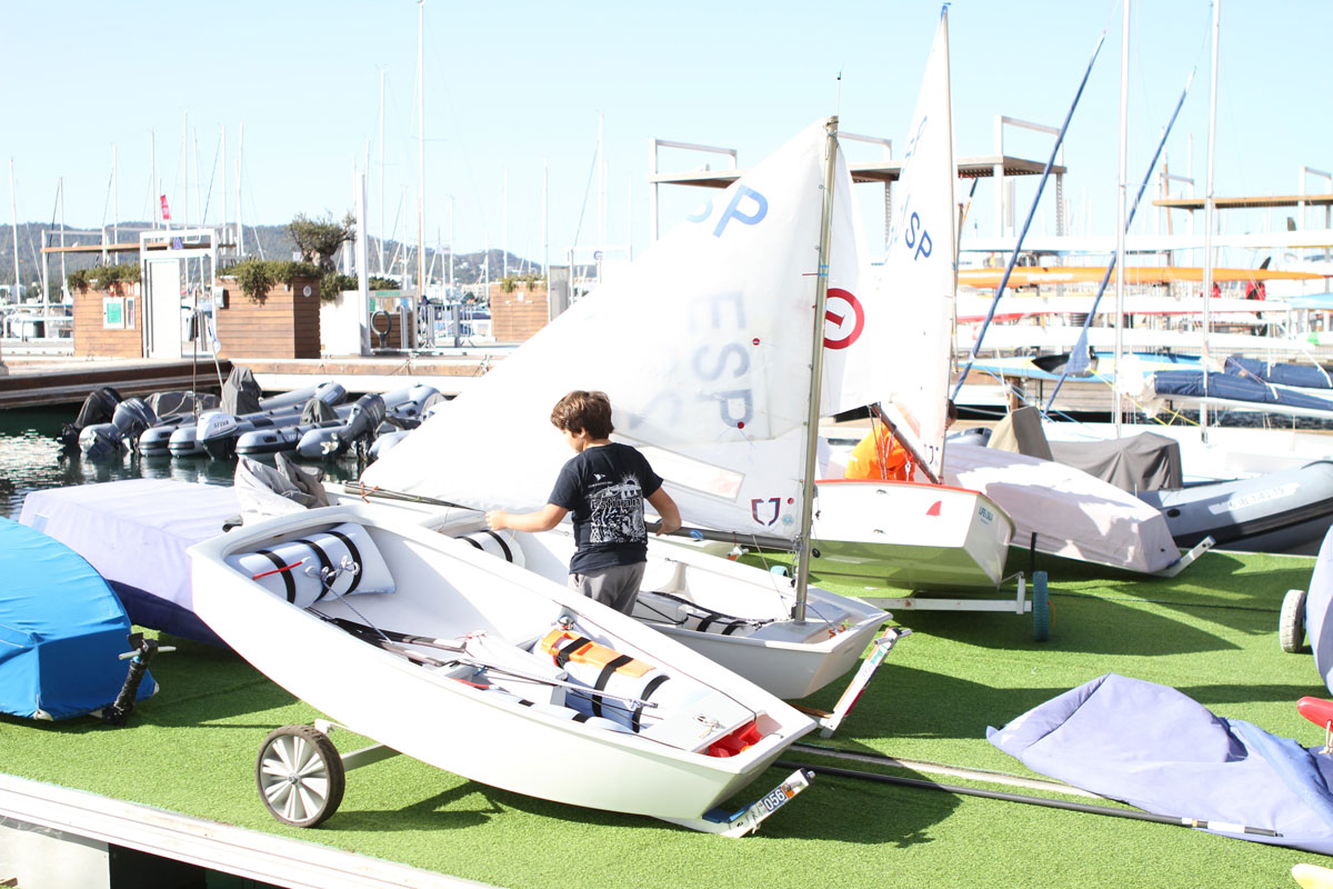 La bahía de Portmany acoge el Campeonato de Balears de Optimist 