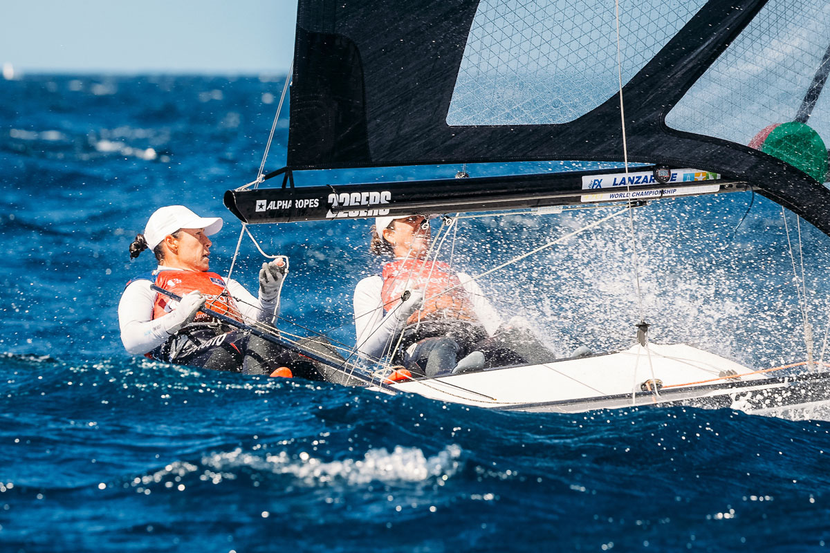Espectacular arranque de Paula Barceló y Támara Echegoyen en el Mundial de 49er FX