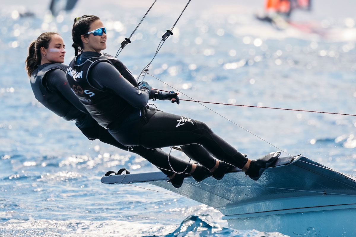 Espectacular arranque de Paula Barceló y Támara Echegoyen en el Mundial de 49er FX