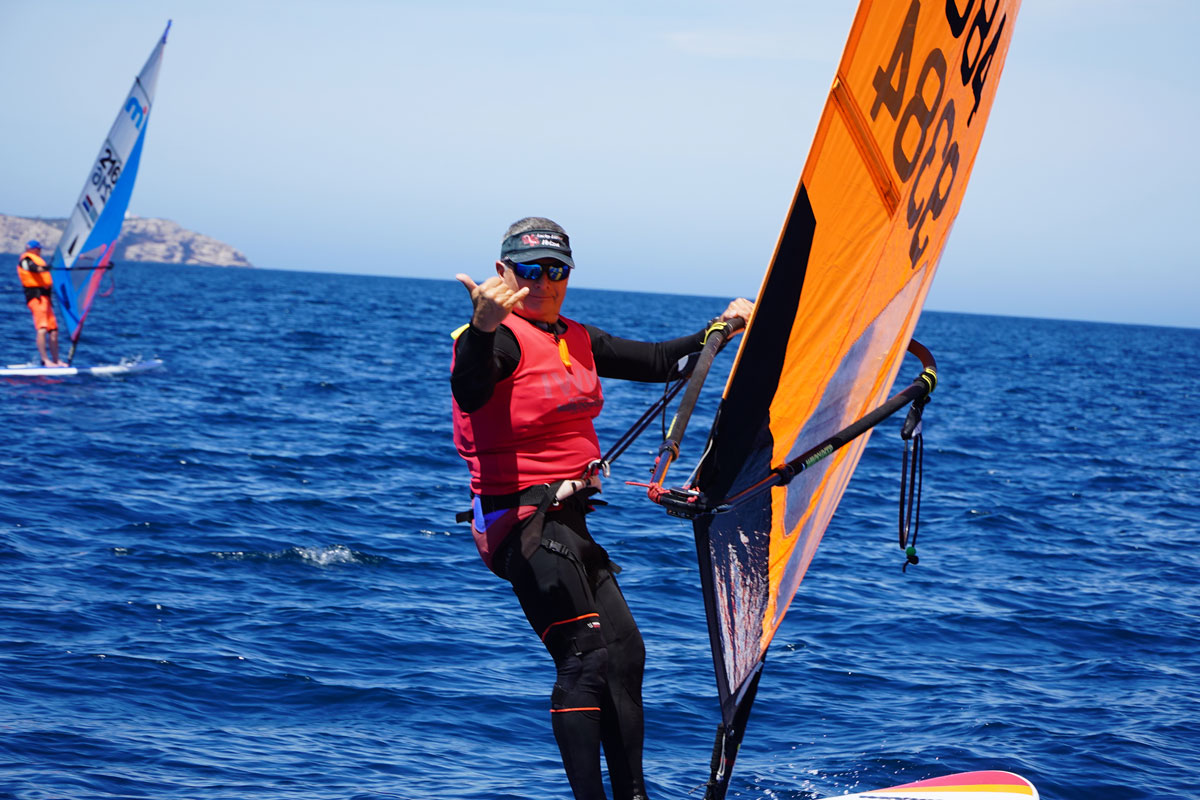 La windsurfista de Es Nàutic, Oren del Álamo, hace doblete en el IWIM 2024