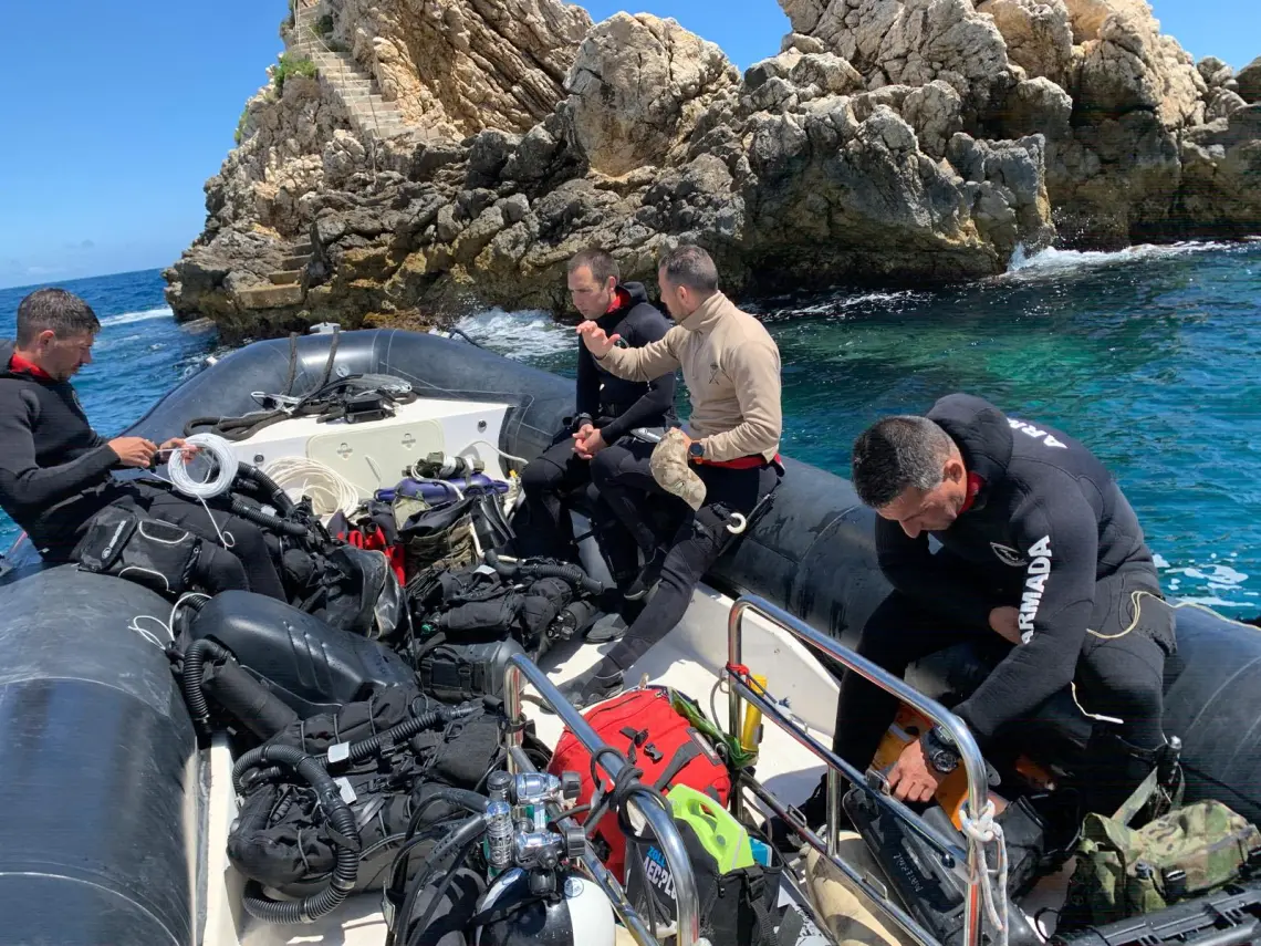 actualidad náutica, noticias náuticas, armada, buzos, explosivos, ibiza, mar, buceo, proyectiles, mi