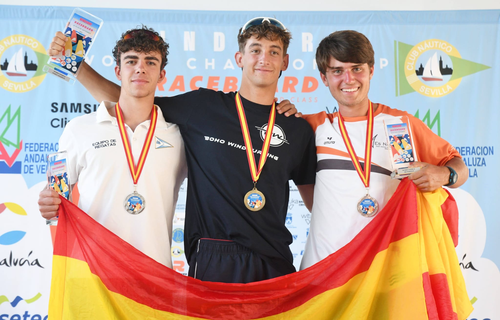 The windsurfer from Es Nàutic, Héctor Pérez del Álamo, wins bronze at the Raceboard World Championsh
