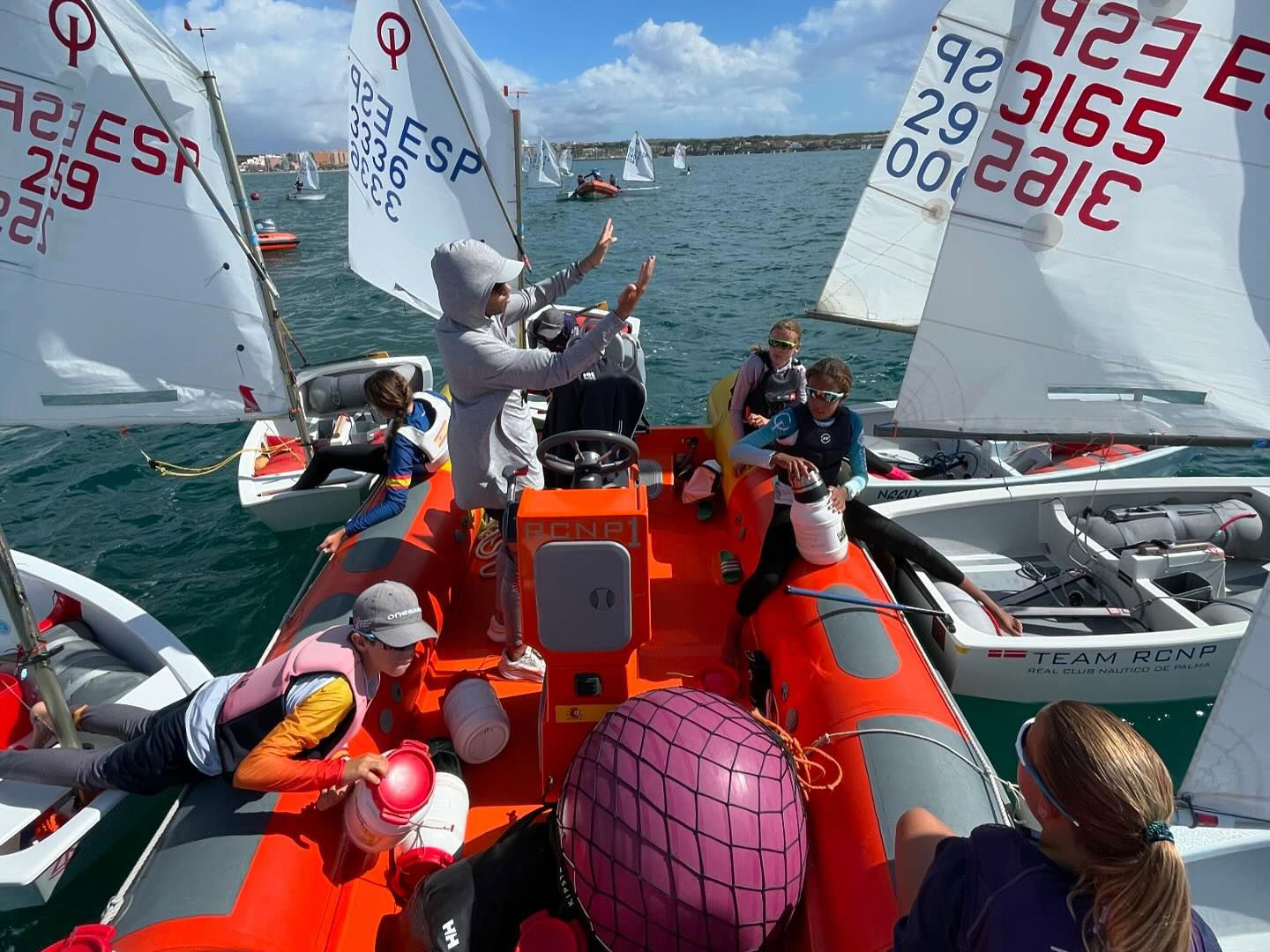 Training the young sailors of the Islands