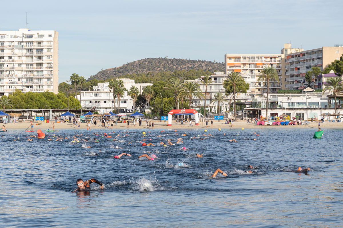 La 2ª Vuelta a Sa Porrassa reúne a más de 250 nadadores en la playa de Magaluf