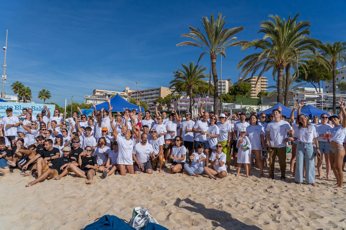 La 2ª Vuelta a Sa Porrassa reúne a más de 250 nadadores en la playa de Magaluf