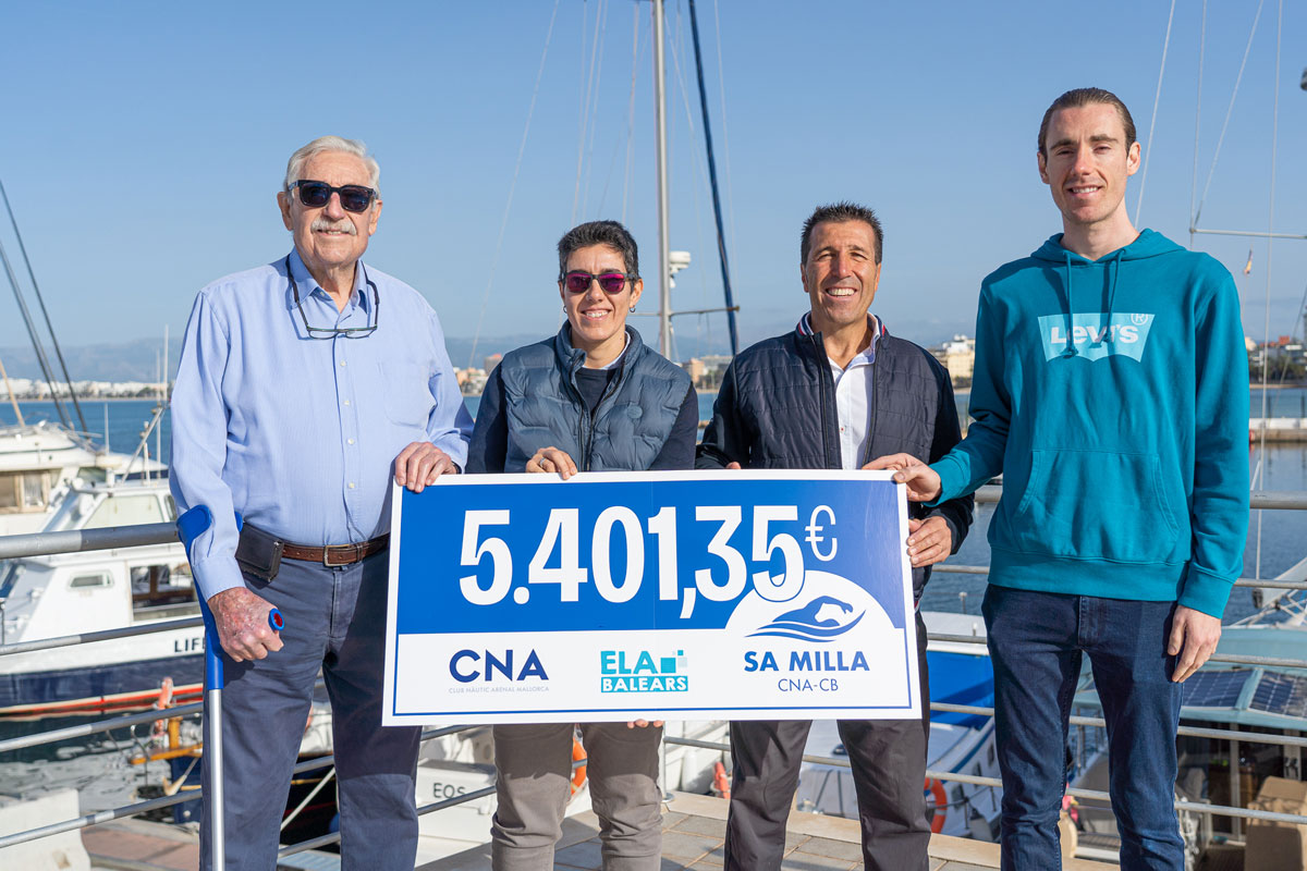 El Club Nàutic S’Arenal entrega la recaudación de  Sa Milla de natación a ELA Balears