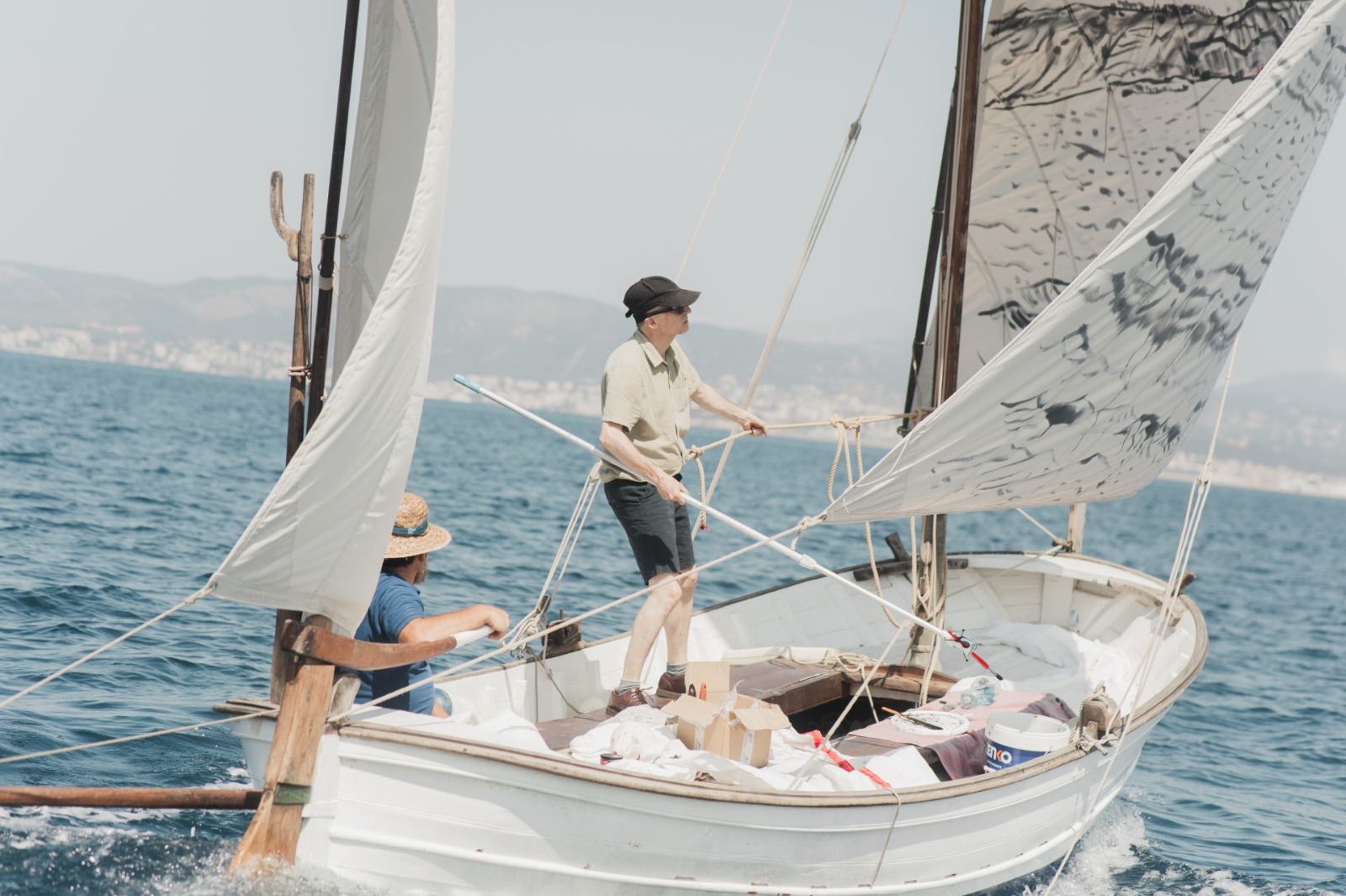 «Llatina i Mestral», un proyecto pictórico a bordo de un llaüt tradicional mallorquín
