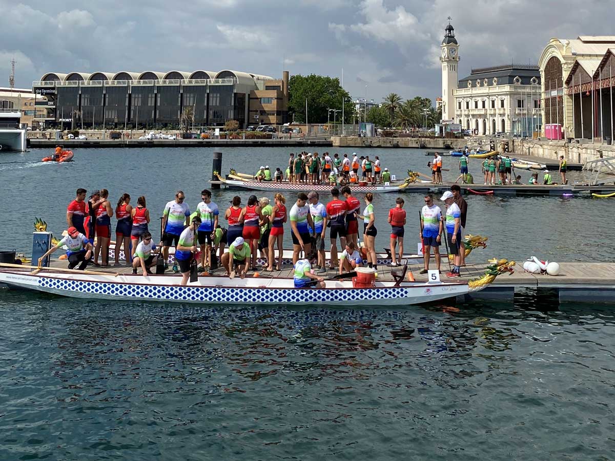 Espectáculo en el agua: el Barco Dragón conquista Marina Port Valencia