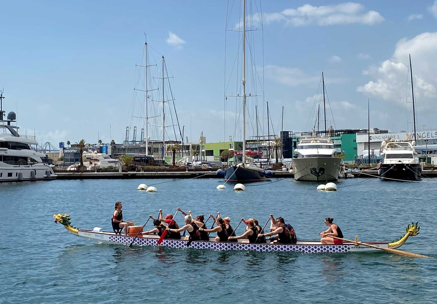 Espectáculo en el agua: el Barco Dragón conquista Marina Port Valencia