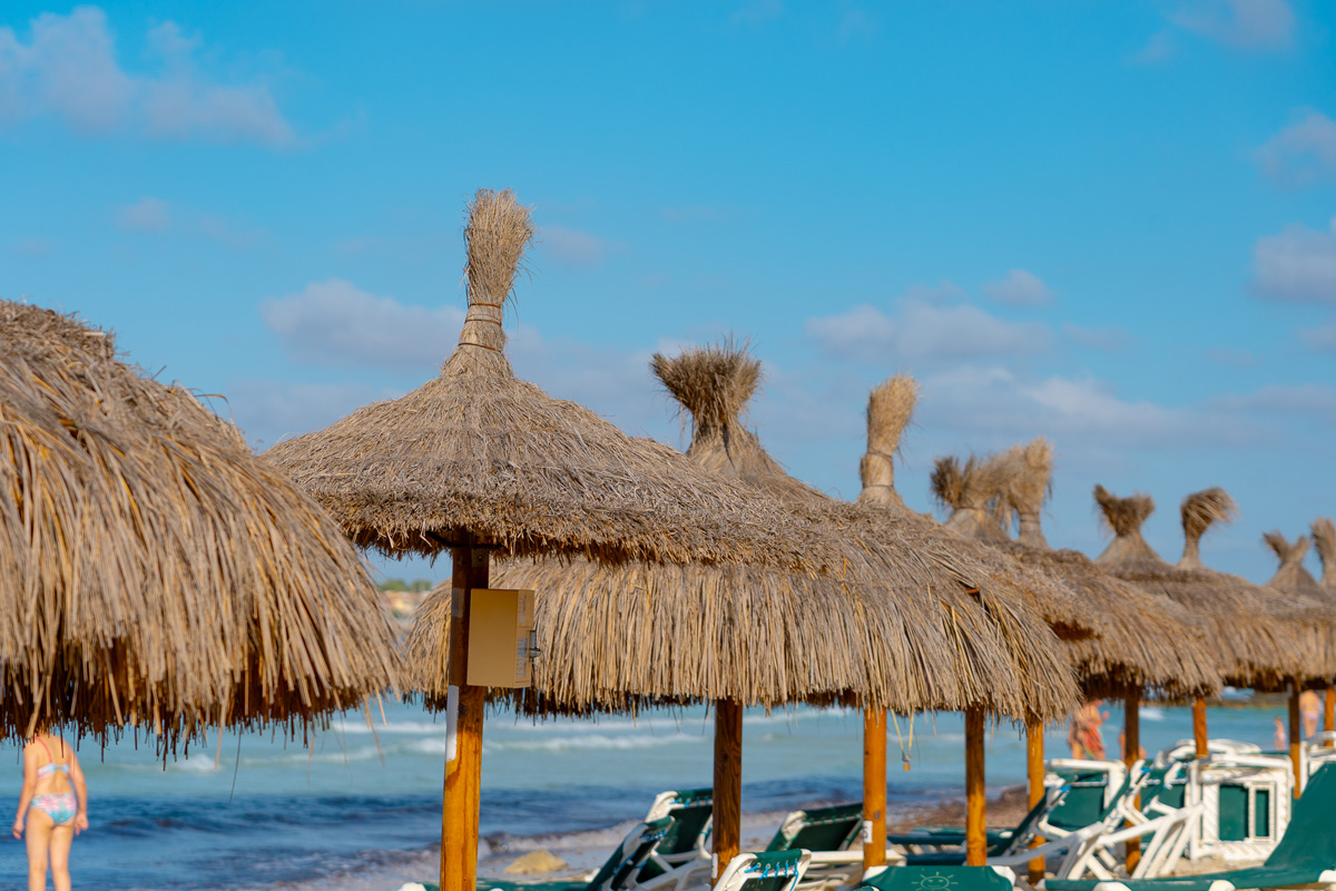 actualidad náutica, noticias náuticas, ibiza, playas, aeropuerto ibiza, sombrillas, reciclaje sombri