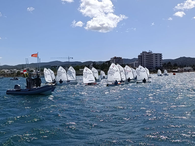 noticias náuticas, actualidad náutica, trofeo restaurante es nàutic, optimist, ilca, regata, regatis