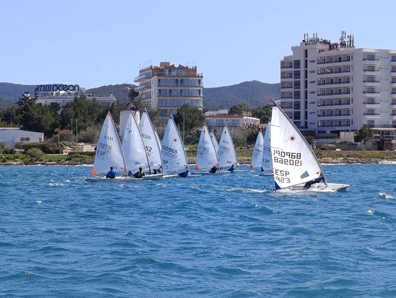 noticias náuticas, actualidad náutica, trofeo restaurante es nàutic, optimist, ilca, regata, regatis