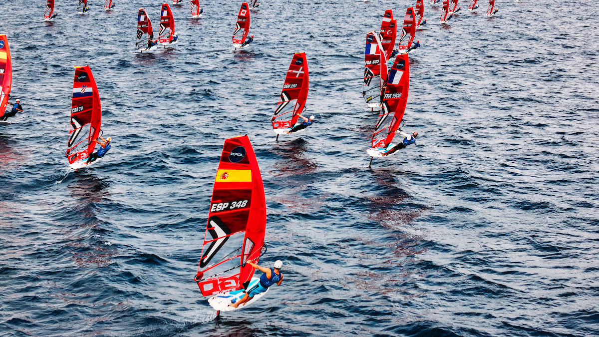 Intensa jornada en aguas de Sa Ràpita en el Mundial Juvenil de IQFoil