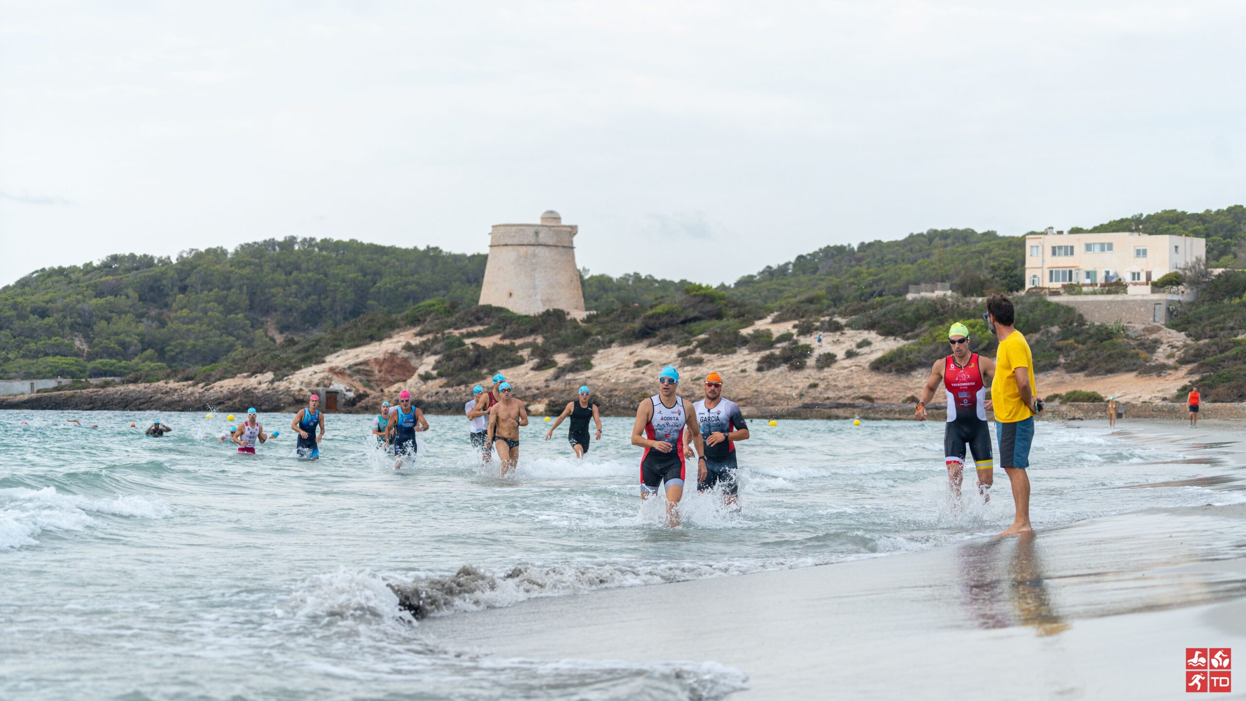 nautical news, swimming, aquatic sports, rafa reyes, susan sevillano, ibiza, 2025 Aquathlon League