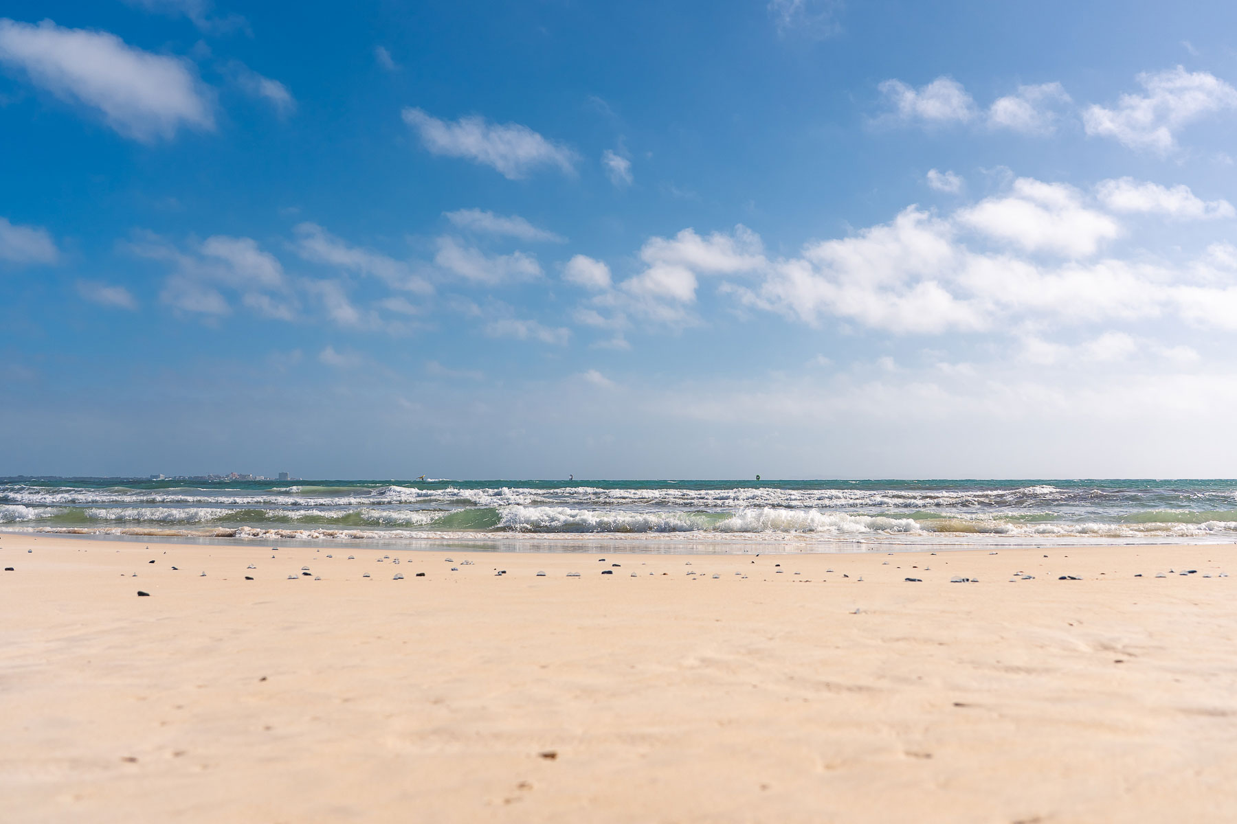 noticias náuticas, actualidad náutica, llucmajor, playa de s'arenal, hamacas, sombrillas, sector hot