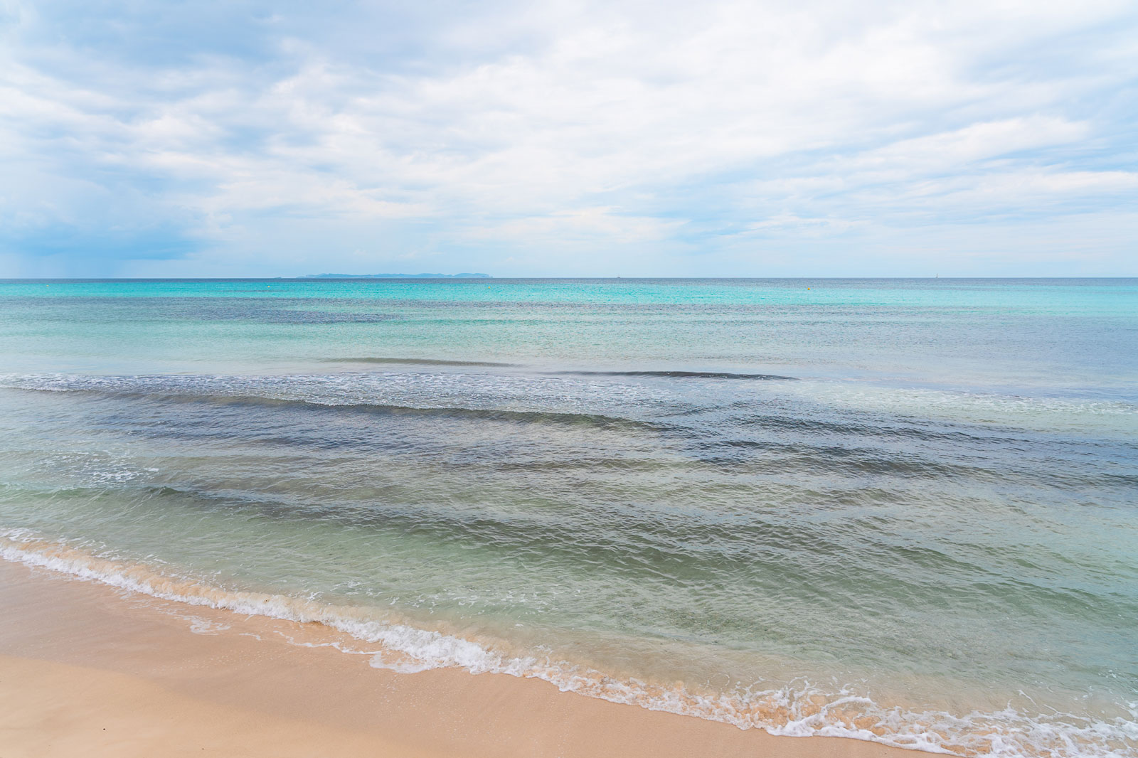 Fin de semana de verano en Baleares: sol, calor y mar en calma