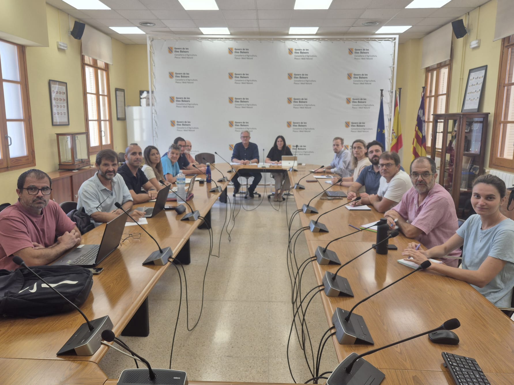 noticias náuticas, actualidad náutica, medio ambiente, tiburones, rayas, conselleria de la mar i del