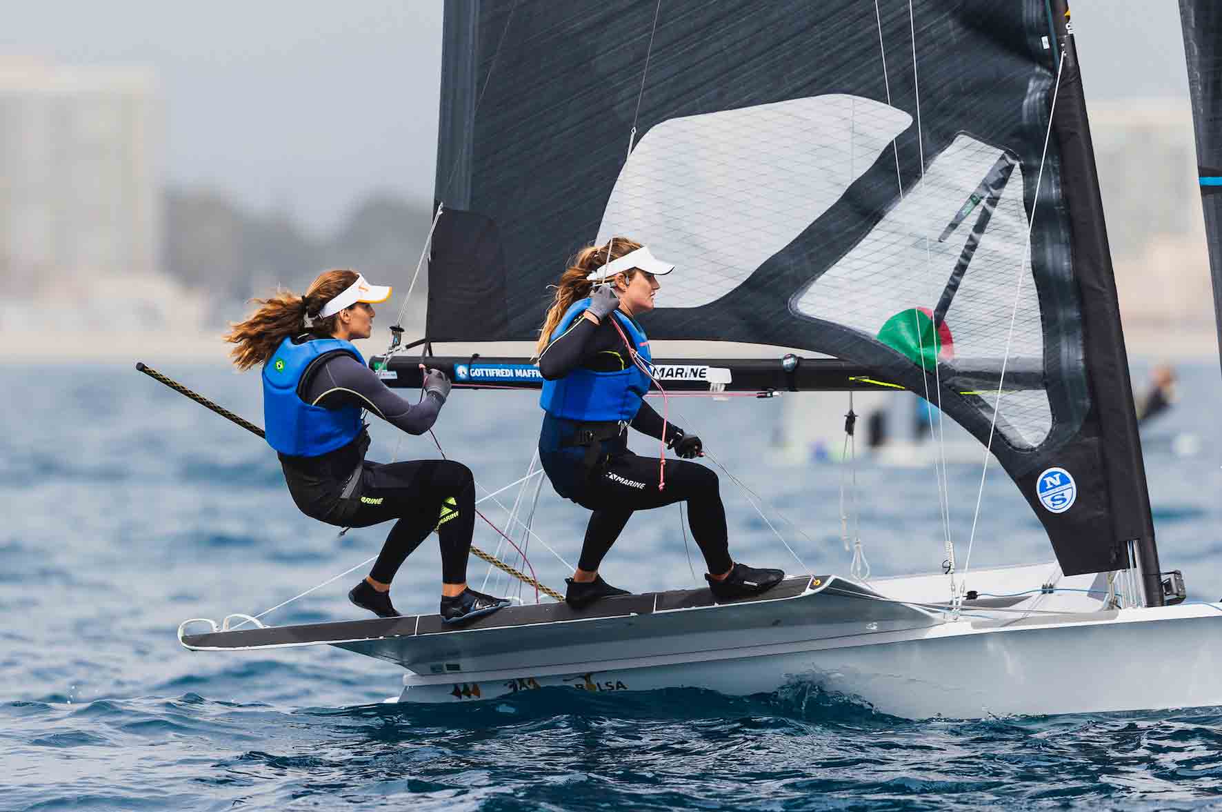 La clase olímpica 49er estrenará en el Trofeo Princesa Sofía el equipamiento oficial para París 2024
