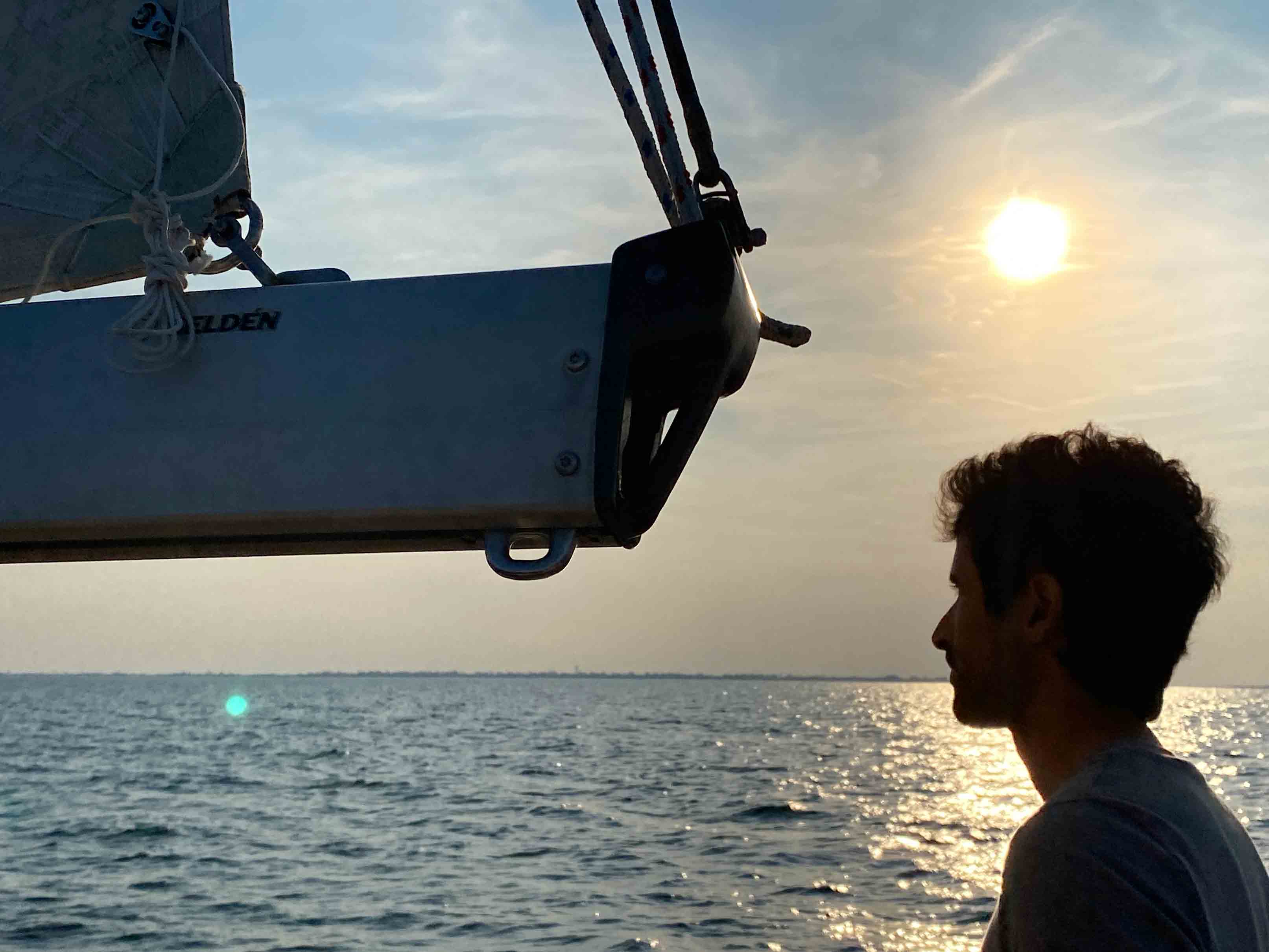 Aleix Sellés se prepara para dar la vuelta al mundo a vela en solitario, sin escalas ni electrónica