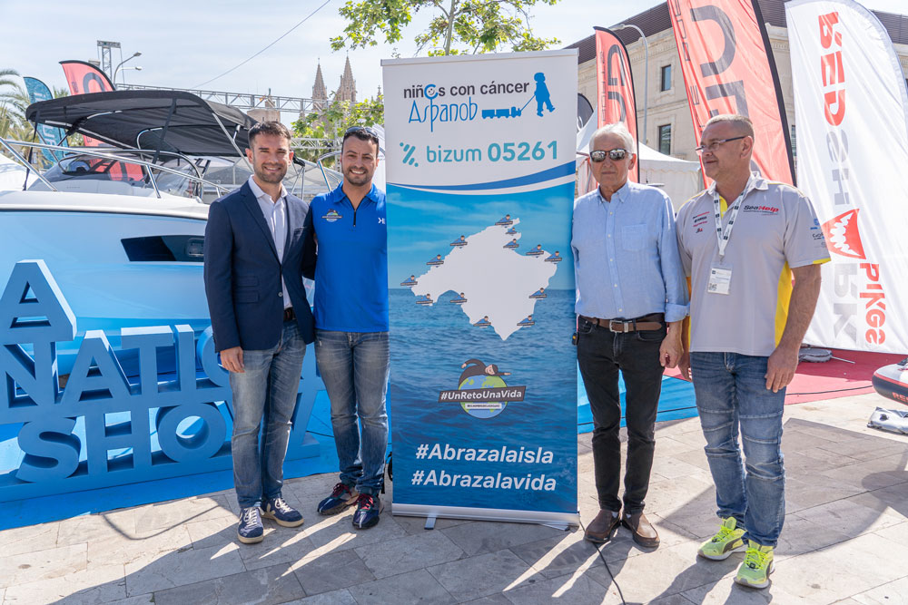 Alberto Lorente se embarca en el reto de dar la vuelta a Mallorca a nado