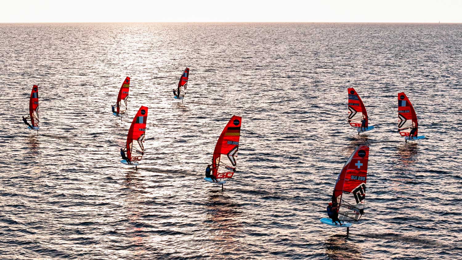 Arrancan en el CN Sa Ràpita las regatas del Mundial Juvenil de iQFOiL 