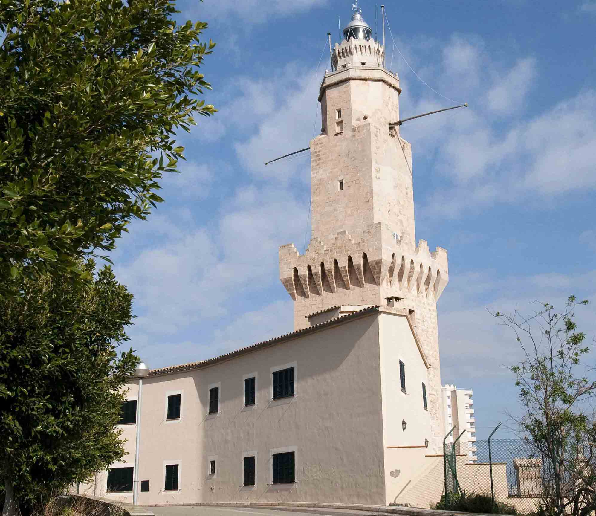 Reabierta al público la exposición de señales marítimas del faro de Portopí