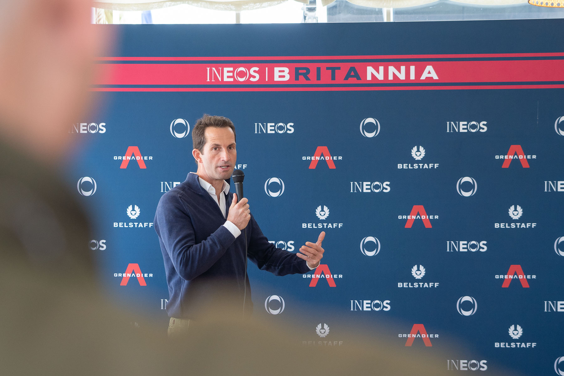 Presentación de lujo en el RCNP, el Ineos Britannia enseña sus cartas
