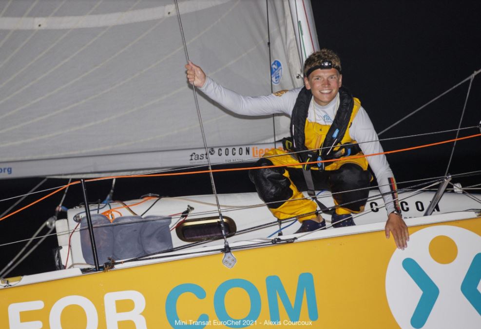 actualidad náutica, noticias náuticas, Mini Transat, Salvamento Marítimo, rescate marítimo, mástil, 