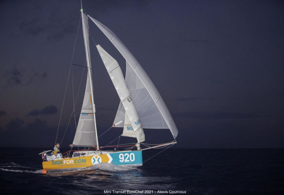 actualidad náutica, noticias náuticas, Mini Transat, Salvamento Marítimo, rescate marítimo, mástil, 