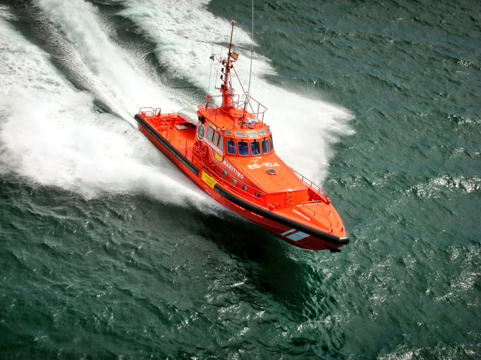 Salvamento Marítimo, rescate mar, velero a la deriva, bengalas, Puerto Portals, Salvamar Libertas 